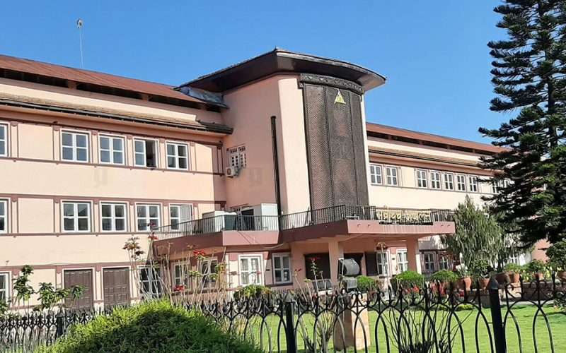 प्रहरीलाई पत्र लेख्ने सर्वोच्चका अधिकृत पक्राउ