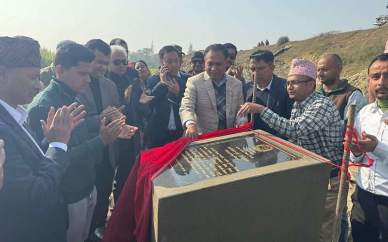 मन्त्री घिसिङबाट बर्दिया—कैलाली जोड्ने दौलतपुरघाट पुलको शिलान्यास