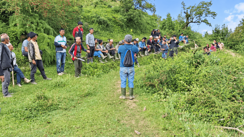 विकासमा जनसहभागिता- श्रमदानबाट खिदिमाको २ किलोमिटर गोरेटो बाटो मर्मत