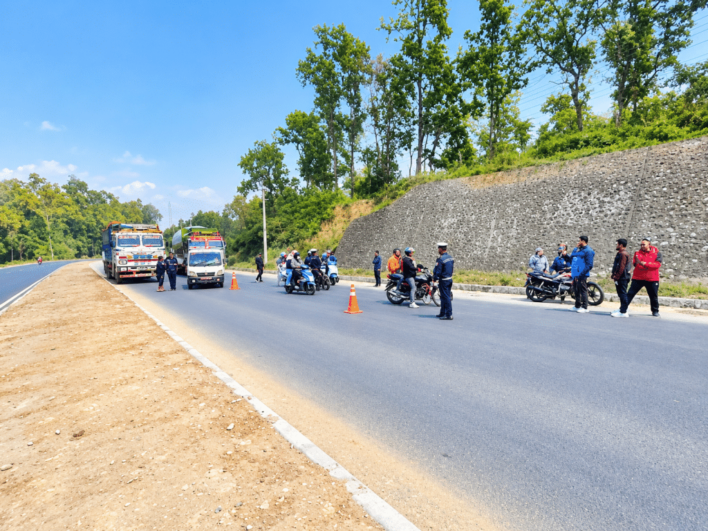 खोटाङमा दुई महिनामा ट्राफिक नियम उल्लङ्घन गर्ने ८८८ सवारी कारबाही, साढे ९ लाख राजश्व संकलन